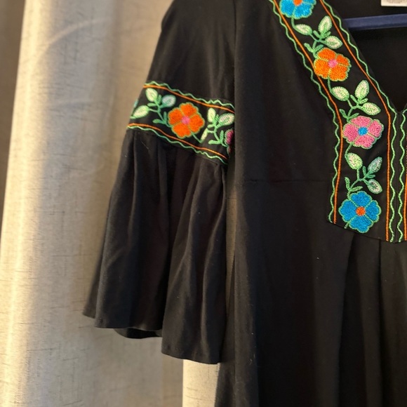 VTG Caché Boho Embroidered Mini Dress Black XS - Bell Sleeve Floral 70s Style - Picture 3 of 6